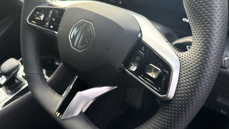 MG HS 1.5 T-GDI Trophy 5dr DCT Petrol Hatchback